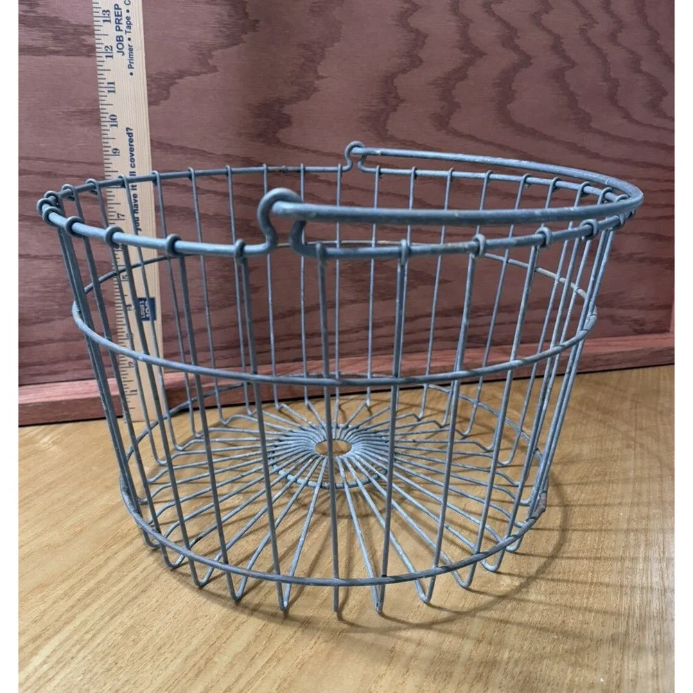Vintage Farm Egg Basket‎ Metal w/ Handle Large 9